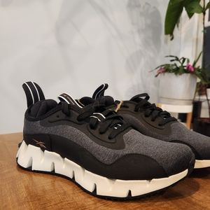 Reebok Black Zig Dynamica Black shoes size 9